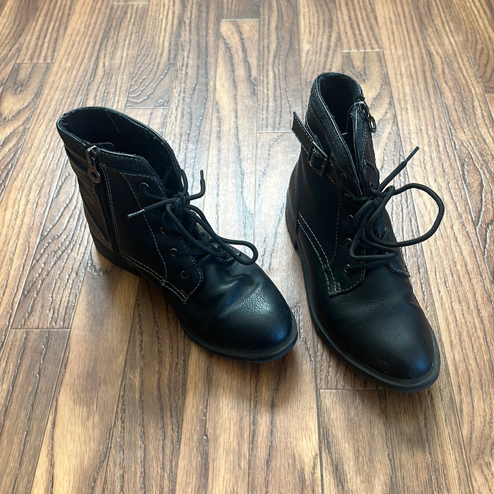 Black lace up zipper boots
